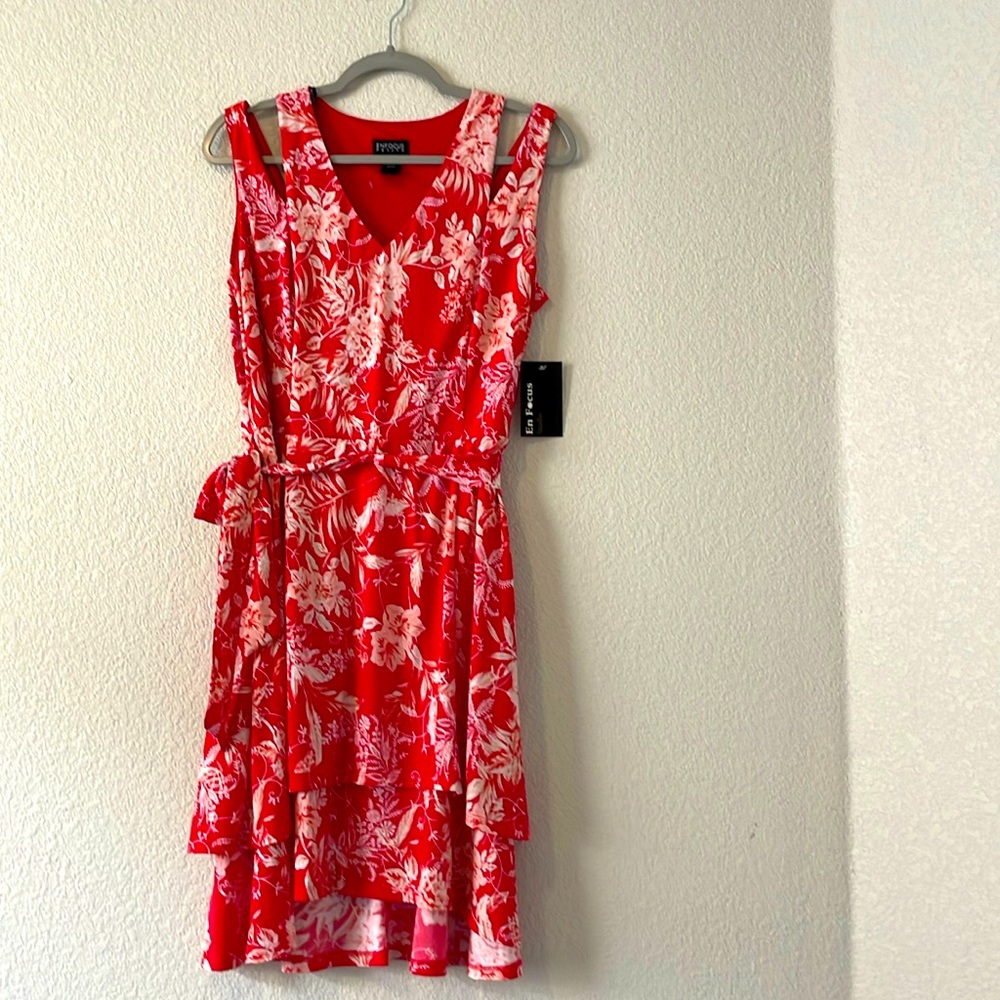 Stretch En Focus Studio Dress Floral Red, Pink & Cream. So flattering ❤️.